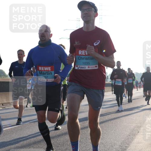 03.10.2025 - Köhlbrandbrückenlauf Luisa Fischer http://msf.ph/oto/8989510 03.10.2025 10:12:44 Position 3 112, 1, 1157, 1035, 1 meine-sportfotos.de
