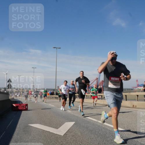 03.10.2025 - Köhlbrandbrückenlauf Matties Gatica Varas http://msf.ph/oto/8989511 03.10.2025 12:37:23 Position 2 6391 meine-sportfotos.de