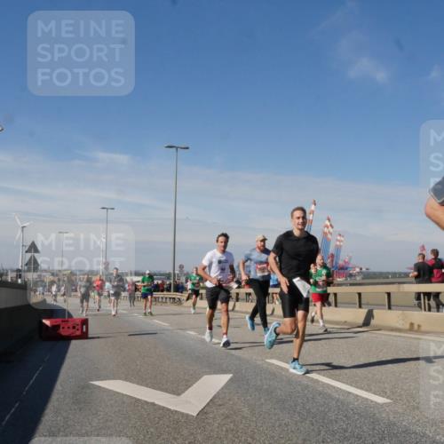 03.10.2025 - Köhlbrandbrückenlauf Matties Gatica Varas http://msf.ph/oto/8989513 03.10.2025 12:37:23 Position 2  meine-sportfotos.de