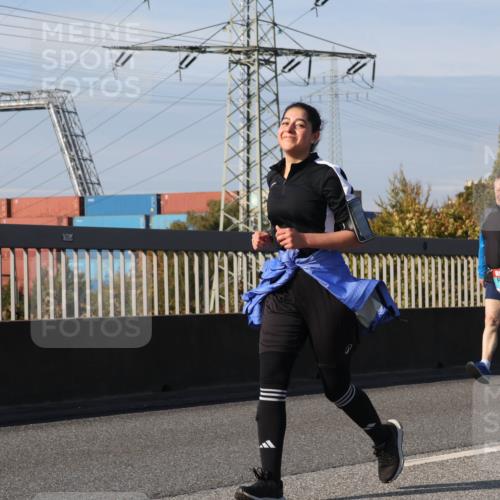 03.10.2025 - Köhlbrandbrückenlauf Luisa Fischer http://msf.ph/oto/8989517 03.10.2025 11:30:18 Position 3 780 meine-sportfotos.de