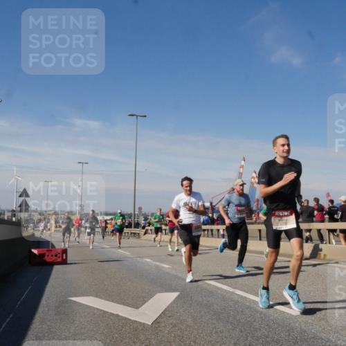 03.10.2025 - Köhlbrandbrückenlauf Matties Gatica Varas http://msf.ph/oto/8989518 03.10.2025 12:37:24 Position 2 6732 meine-sportfotos.de