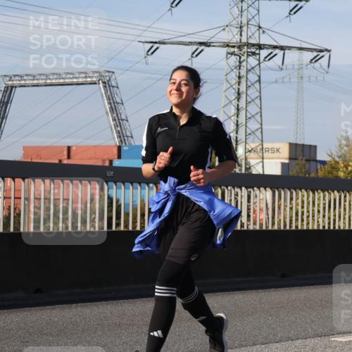 03.10.2025 - Köhlbrandbrückenlauf Luisa Fischer http://msf.ph/oto/8989521 03.10.2025 11:30:19 Position 3 780, 2611 meine-sportfotos.de