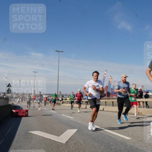 03.10.2025 - Köhlbrandbrückenlauf Matties Gatica Varas http://msf.ph/oto/8989522 03.10.2025 12:37:24 Position 2 6732 meine-sportfotos.de
