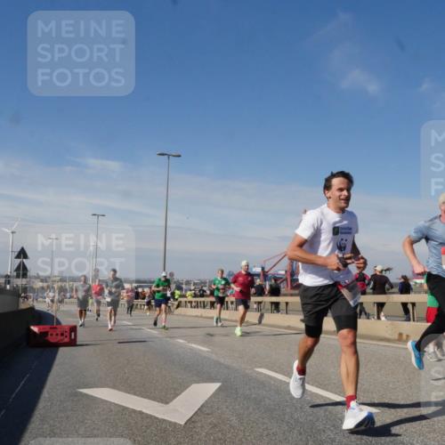 03.10.2025 - Köhlbrandbrückenlauf Matties Gatica Varas http://msf.ph/oto/8989525 03.10.2025 12:37:25 Position 2  meine-sportfotos.de
