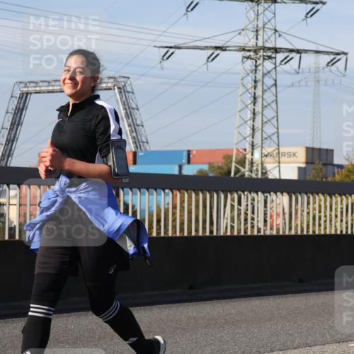 03.10.2025 - Köhlbrandbrückenlauf Luisa Fischer http://msf.ph/oto/8989528 03.10.2025 11:30:19 Position 3 111 meine-sportfotos.de