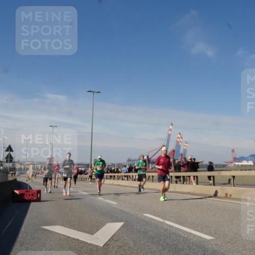 03.10.2025 - Köhlbrandbrückenlauf Matties Gatica Varas http://msf.ph/oto/8989532 03.10.2025 12:37:26 Position 2  meine-sportfotos.de