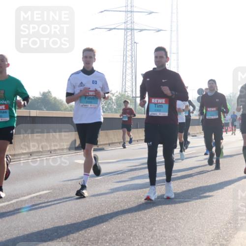 03.10.2025 - Köhlbrandbrückenlauf Luisa Fischer http://msf.ph/oto/8989537 03.10.2025 10:12:46 Position 3 3155, 2302, 3185 meine-sportfotos.de