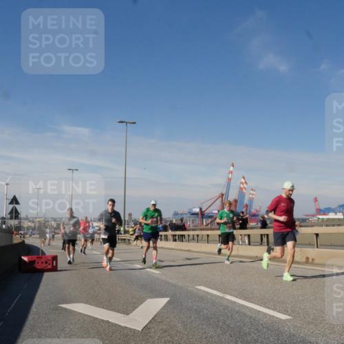 03.10.2025 - Köhlbrandbrückenlauf Matties Gatica Varas http://msf.ph/oto/8989540 03.10.2025 12:37:27 Position 2  meine-sportfotos.de