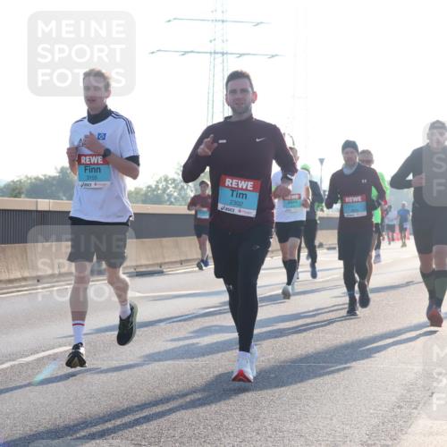 03.10.2025 - Köhlbrandbrückenlauf Luisa Fischer http://msf.ph/oto/8989542 03.10.2025 10:12:46 Position 3 3185, 3155, 2302 meine-sportfotos.de