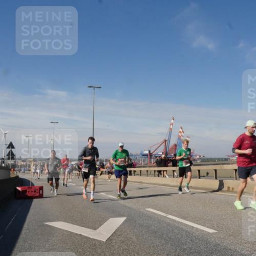 03.10.2025 - Köhlbrandbrückenlauf Matties Gatica Varas http://msf.ph/oto/8989543 03.10.2025 12:37:27 Position 2  meine-sportfotos.de