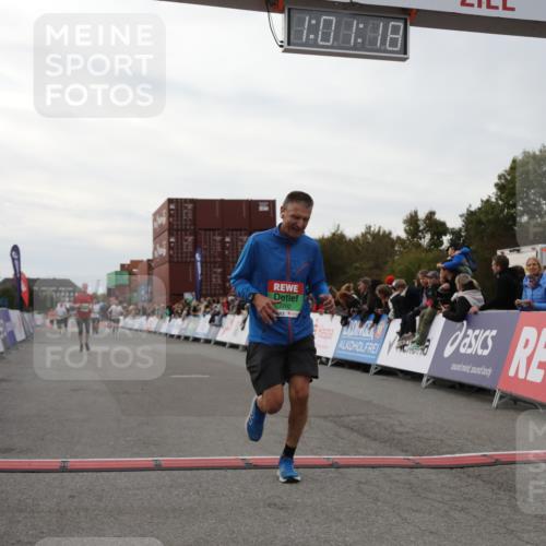 03.10.2025 - Köhlbrandbrückenlauf Yannick Fuchs http://msf.ph/oto/8989546 03.10.2025 16:01:16 Ziel 7282, 7965, 9346 meine-sportfotos.de