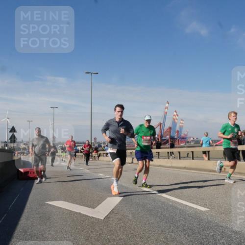 03.10.2025 - Köhlbrandbrückenlauf Matties Gatica Varas http://msf.ph/oto/8989549 03.10.2025 12:37:28 Position 2  meine-sportfotos.de