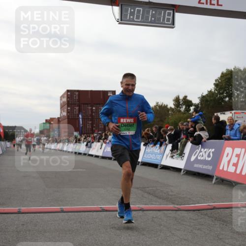 03.10.2025 - Köhlbrandbrückenlauf Yannick Fuchs http://msf.ph/oto/8989551 03.10.2025 16:01:17 Ziel 7282, 7372, 7965, 9346 meine-sportfotos.de