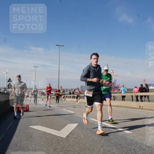 03.10.2025 - Köhlbrandbrückenlauf Matties Gatica Varas http://msf.ph/oto/8989553 03.10.2025 12:37:29 Position 2  meine-sportfotos.de