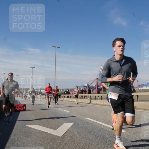 03.10.2025 - Köhlbrandbrückenlauf Matties Gatica Varas http://msf.ph/oto/8989555 03.10.2025 12:37:29 Position 2  meine-sportfotos.de