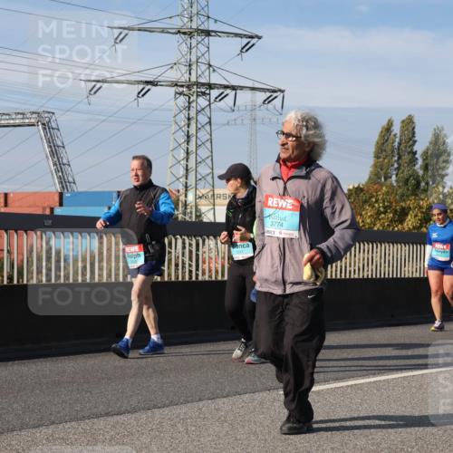 03.10.2025 - Köhlbrandbrückenlauf Luisa Fischer http://msf.ph/oto/8989557 03.10.2025 11:30:21 Position 3 780, 1241, 3774, 9702 meine-sportfotos.de