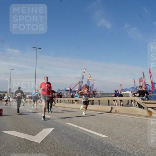 03.10.2025 - Köhlbrandbrückenlauf Matties Gatica Varas http://msf.ph/oto/8989570 03.10.2025 12:37:31 Position 2  meine-sportfotos.de