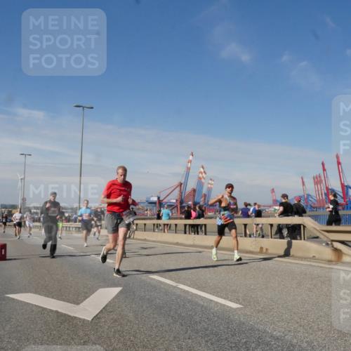 03.10.2025 - Köhlbrandbrückenlauf Matties Gatica Varas http://msf.ph/oto/8989573 03.10.2025 12:37:32 Position 2  meine-sportfotos.de