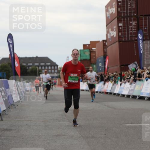 03.10.2025 - Köhlbrandbrückenlauf Yannick Fuchs http://msf.ph/oto/8989575 03.10.2025 16:01:19 Ziel 7282, 7342, 7364, 7372, 7965, 9129, 9346 meine-sportfotos.de