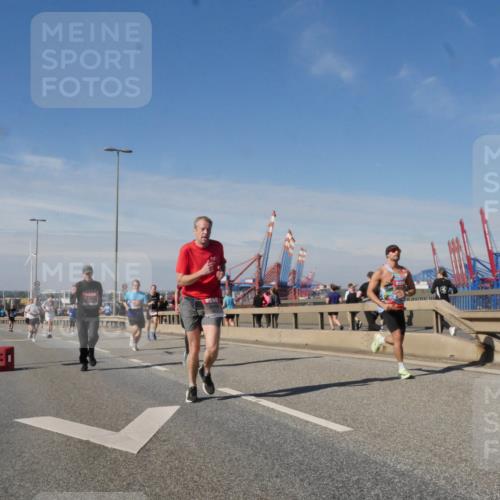 03.10.2025 - Köhlbrandbrückenlauf Matties Gatica Varas http://msf.ph/oto/8989577 03.10.2025 12:37:32 Position 2 18963 meine-sportfotos.de