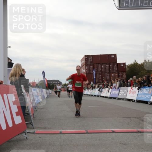 03.10.2025 - Köhlbrandbrückenlauf Yannick Fuchs http://msf.ph/oto/8989579 03.10.2025 16:01:20 Ziel 7282, 7342, 7364, 7372, 7965, 8807, 9129, 9346 meine-sportfotos.de