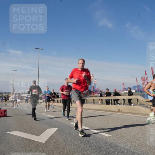 03.10.2025 - Köhlbrandbrückenlauf Matties Gatica Varas http://msf.ph/oto/8989582 03.10.2025 12:37:33 Position 2 200 meine-sportfotos.de