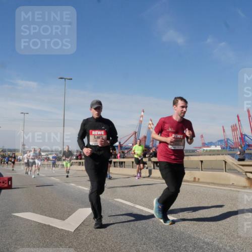 03.10.2025 - Köhlbrandbrückenlauf Matties Gatica Varas http://msf.ph/oto/8989593 03.10.2025 12:37:34 Position 2  meine-sportfotos.de