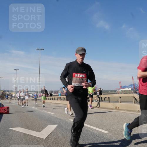 03.10.2025 - Köhlbrandbrückenlauf Matties Gatica Varas http://msf.ph/oto/8989596 03.10.2025 12:37:35 Position 2 4319, 45 meine-sportfotos.de