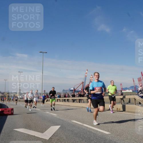 03.10.2025 - Köhlbrandbrückenlauf Matties Gatica Varas http://msf.ph/oto/8989602 03.10.2025 12:37:36 Position 2  meine-sportfotos.de