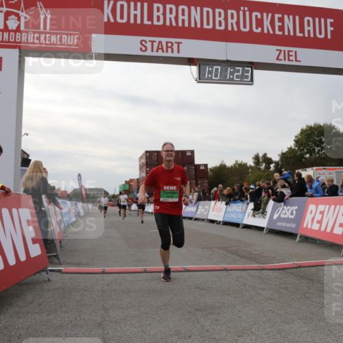 03.10.2025 - Köhlbrandbrückenlauf Yannick Fuchs http://msf.ph/oto/8989604 03.10.2025 16:01:21 Ziel 7342, 7364, 7372, 7965, 8807, 9129, 9346 meine-sportfotos.de
