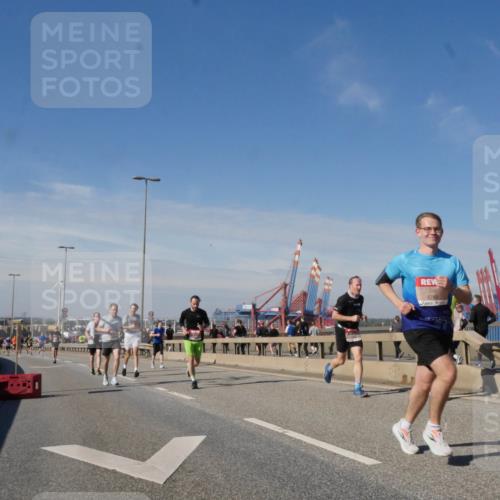 03.10.2025 - Köhlbrandbrückenlauf Matties Gatica Varas http://msf.ph/oto/8989606 03.10.2025 12:37:36 Position 2 6760 meine-sportfotos.de