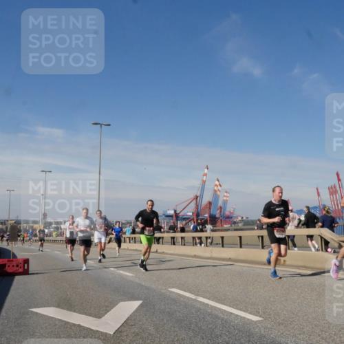 03.10.2025 - Köhlbrandbrückenlauf Matties Gatica Varas http://msf.ph/oto/8989608 03.10.2025 12:37:37 Position 2  meine-sportfotos.de