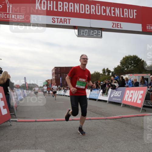 03.10.2025 - Köhlbrandbrückenlauf Yannick Fuchs http://msf.ph/oto/8989611 03.10.2025 16:01:22 Ziel 7266, 7320, 7342, 7364, 7372, 7965, 8807, 9129, 9346 meine-sportfotos.de