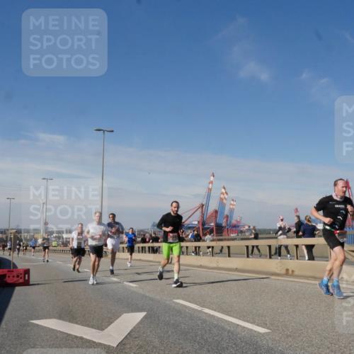 03.10.2025 - Köhlbrandbrückenlauf Matties Gatica Varas http://msf.ph/oto/8989613 03.10.2025 12:37:37 Position 2 111111 meine-sportfotos.de