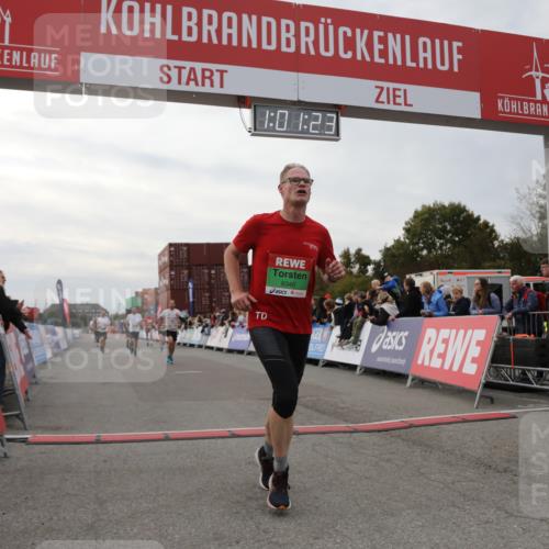03.10.2025 - Köhlbrandbrückenlauf Yannick Fuchs http://msf.ph/oto/8989616 03.10.2025 16:01:22 Ziel 7266, 7320, 7342, 7364, 7372, 7965, 8807, 9129, 9346 meine-sportfotos.de