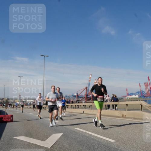 03.10.2025 - Köhlbrandbrückenlauf Matties Gatica Varas http://msf.ph/oto/8989619 03.10.2025 12:37:38 Position 2  meine-sportfotos.de