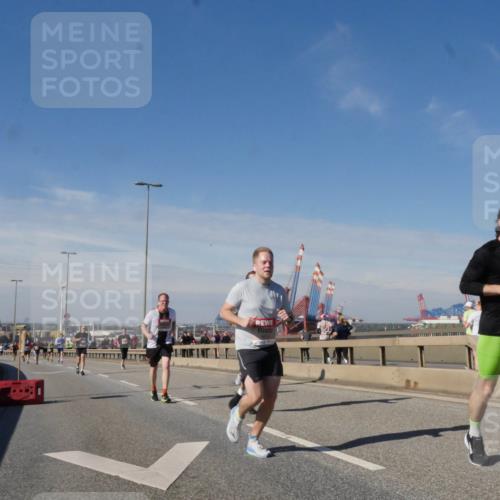 03.10.2025 - Köhlbrandbrückenlauf Matties Gatica Varas http://msf.ph/oto/8989625 03.10.2025 12:37:39 Position 2  meine-sportfotos.de
