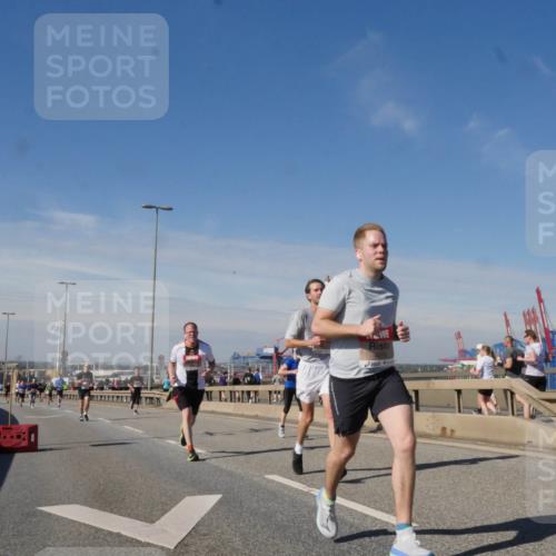 03.10.2025 - Köhlbrandbrückenlauf Matties Gatica Varas http://msf.ph/oto/8989628 03.10.2025 12:37:40 Position 2 4215 meine-sportfotos.de