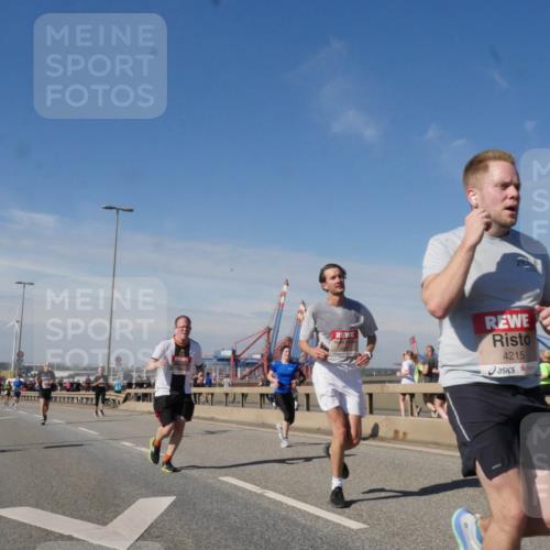 03.10.2025 - Köhlbrandbrückenlauf Matties Gatica Varas http://msf.ph/oto/8989632 03.10.2025 12:37:40 Position 2 4215 meine-sportfotos.de