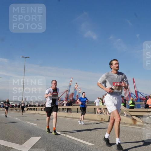 03.10.2025 - Köhlbrandbrückenlauf Matties Gatica Varas http://msf.ph/oto/8989635 03.10.2025 12:37:41 Position 2  meine-sportfotos.de