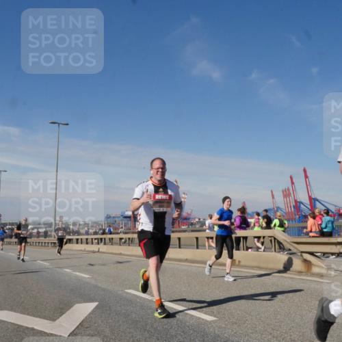 03.10.2025 - Köhlbrandbrückenlauf Matties Gatica Varas http://msf.ph/oto/8989638 03.10.2025 12:37:41 Position 2  meine-sportfotos.de