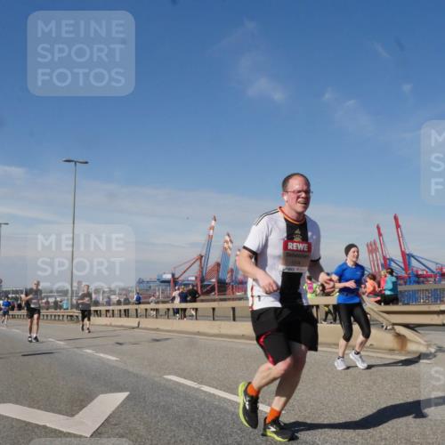03.10.2025 - Köhlbrandbrückenlauf Matties Gatica Varas http://msf.ph/oto/8989642 03.10.2025 12:37:42 Position 2 4304 meine-sportfotos.de