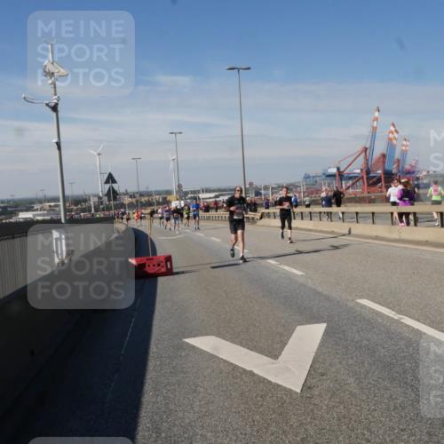 03.10.2025 - Köhlbrandbrückenlauf Matties Gatica Varas http://msf.ph/oto/8989650 03.10.2025 12:37:43 Position 2  meine-sportfotos.de