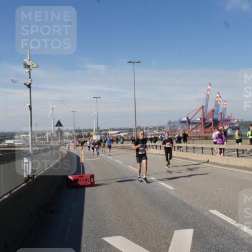 03.10.2025 - Köhlbrandbrückenlauf Matties Gatica Varas http://msf.ph/oto/8989653 03.10.2025 12:37:44 Position 2  meine-sportfotos.de