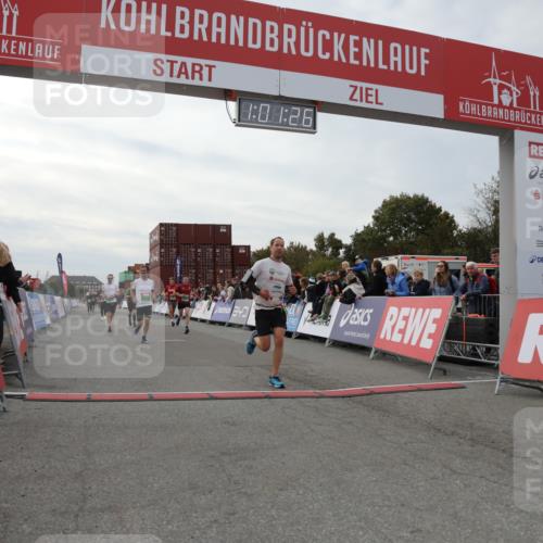 03.10.2025 - Köhlbrandbrückenlauf Yannick Fuchs http://msf.ph/oto/8989666 03.10.2025 16:01:24 Ziel 7266, 7320, 7342, 7364, 7372, 7965, 8807, 9129, 9346 meine-sportfotos.de