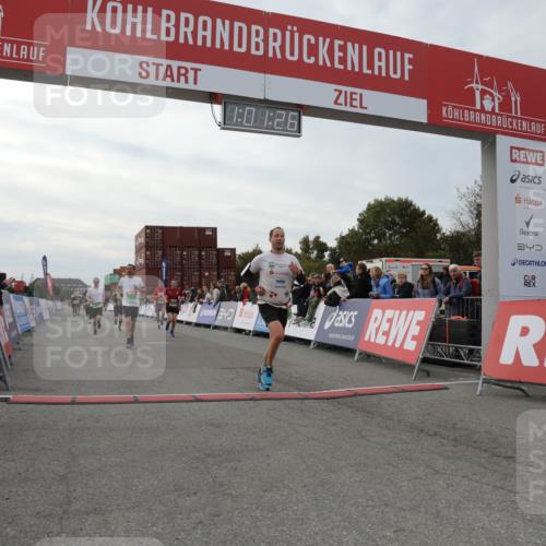 03.10.2025 - Köhlbrandbrückenlauf Yannick Fuchs http://msf.ph/oto/8989673 03.10.2025 16:01:24 Ziel 7266, 7320, 7342, 7364, 7372, 7965, 8807, 9129, 9346 meine-sportfotos.de