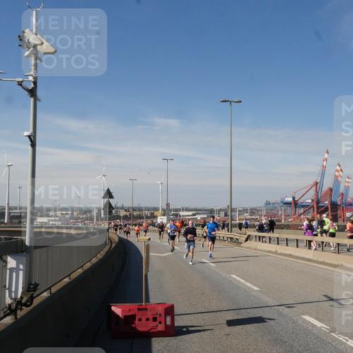 03.10.2025 - Köhlbrandbrückenlauf Matties Gatica Varas http://msf.ph/oto/8989674 03.10.2025 12:37:47 Position 2  meine-sportfotos.de