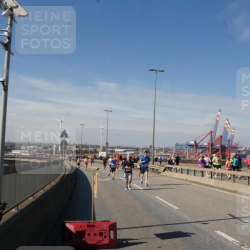 03.10.2025 - Köhlbrandbrückenlauf Matties Gatica Varas http://msf.ph/oto/8989676 03.10.2025 12:37:47 Position 2  meine-sportfotos.de