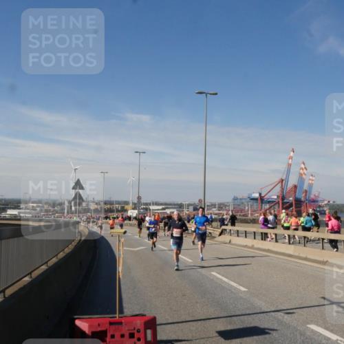 03.10.2025 - Köhlbrandbrückenlauf Matties Gatica Varas http://msf.ph/oto/8989679 03.10.2025 12:37:48 Position 2  meine-sportfotos.de