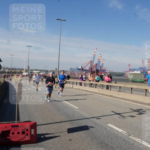 03.10.2025 - Köhlbrandbrückenlauf Matties Gatica Varas http://msf.ph/oto/8989683 03.10.2025 12:37:48 Position 2  meine-sportfotos.de